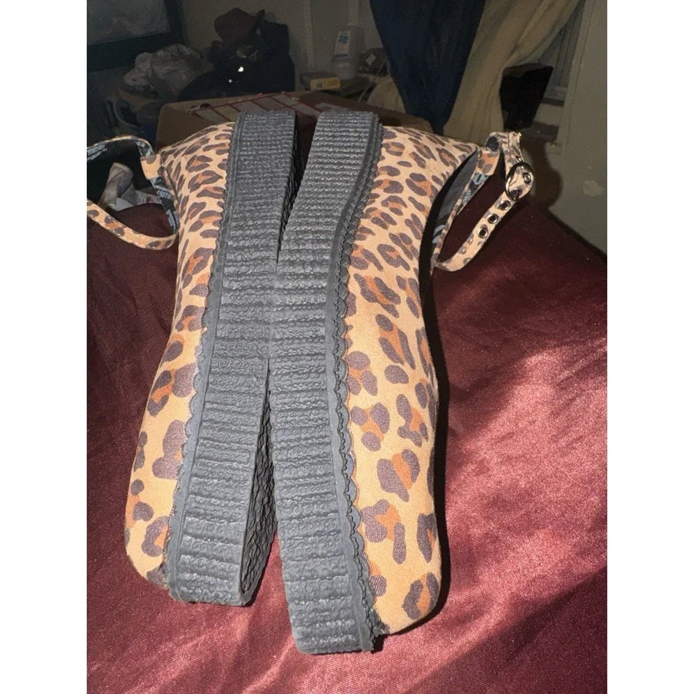 T.U.K leopard pointed